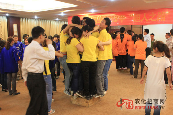 風雨同舟我們一起努力