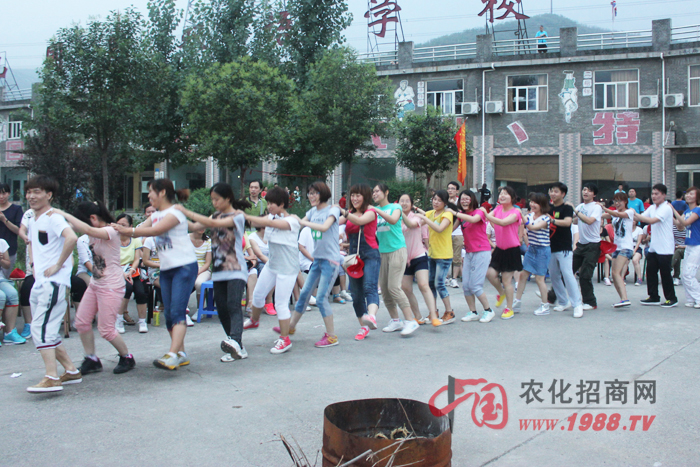 晚會(huì)節(jié)目現(xiàn)場(chǎng)