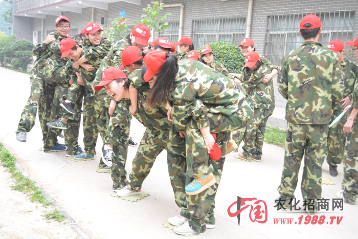 �M�Ɂ��R�d��һ��(g��)׌�҂��˽�F(tu��n)�(du��)�ЈF(tu��n)�Y(ji��)���f(xi��)������������I(xi��n)�������Ҫ�Ե��(xi��ng)Ŀ��