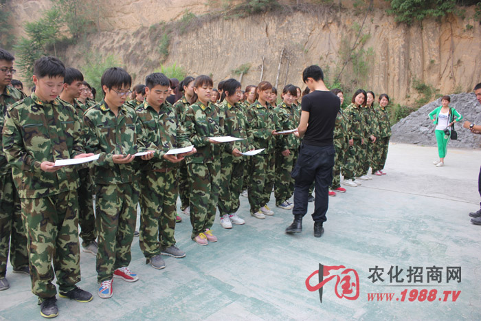 野外拓展訓(xùn)練