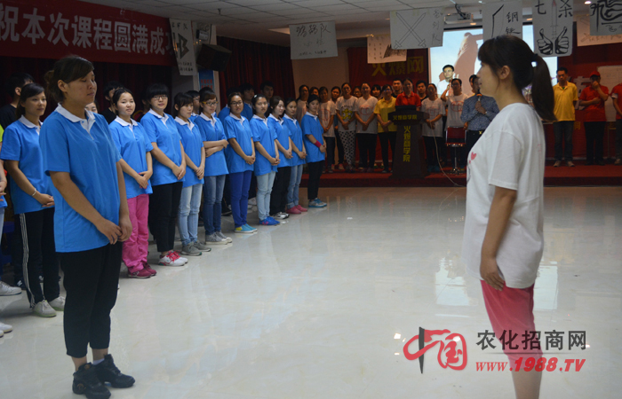 風(fēng)雨同舟,我們一起走過(guò)