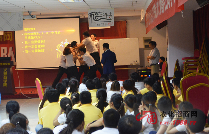 風(fēng)雨同舟,我們一起走過(guò)