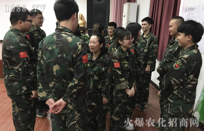 ����ͻ�����ң�ÿһ����ǰ�ж����ի@��