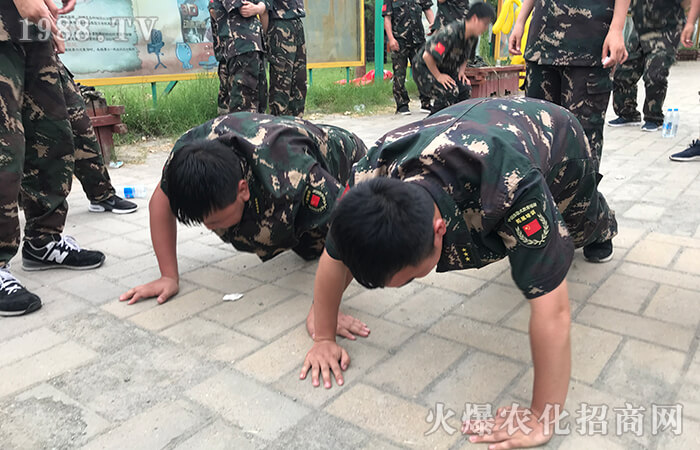 團(tuán)結(jié)一心,勇敢前行