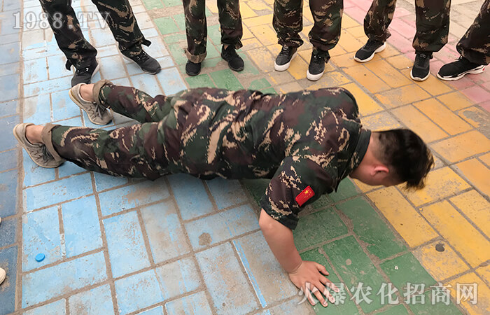 �������������ƵZǰ�С�Ӗ(x��n)���I(y��ng)��Ӗ(x��n)�w��(hu��)