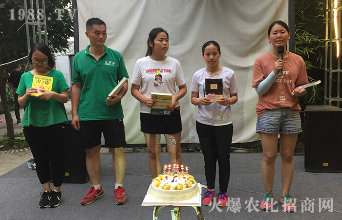 ����������