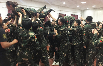 ֻ���B��ƴ�������ܳ�Խ������